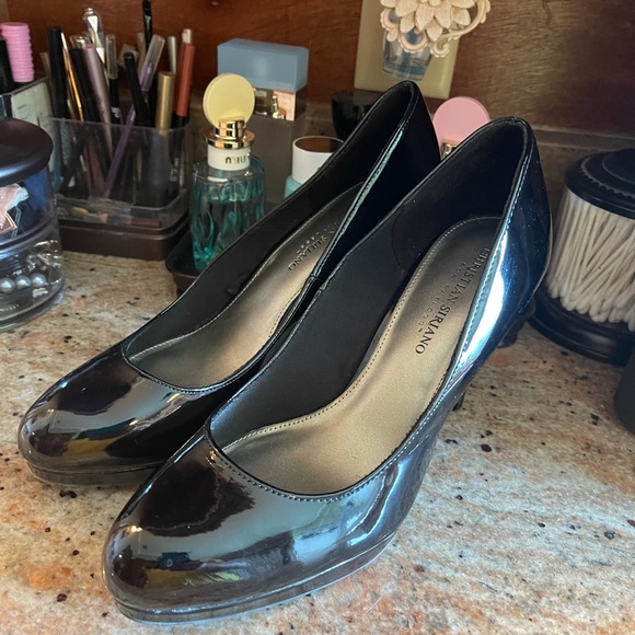 Shoes - Picture 2 of 5